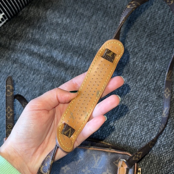 Louis Vuitton MONOGRAM CANVAS POCHETTE MARLY BANDOULIERE - Picture 9 of 9